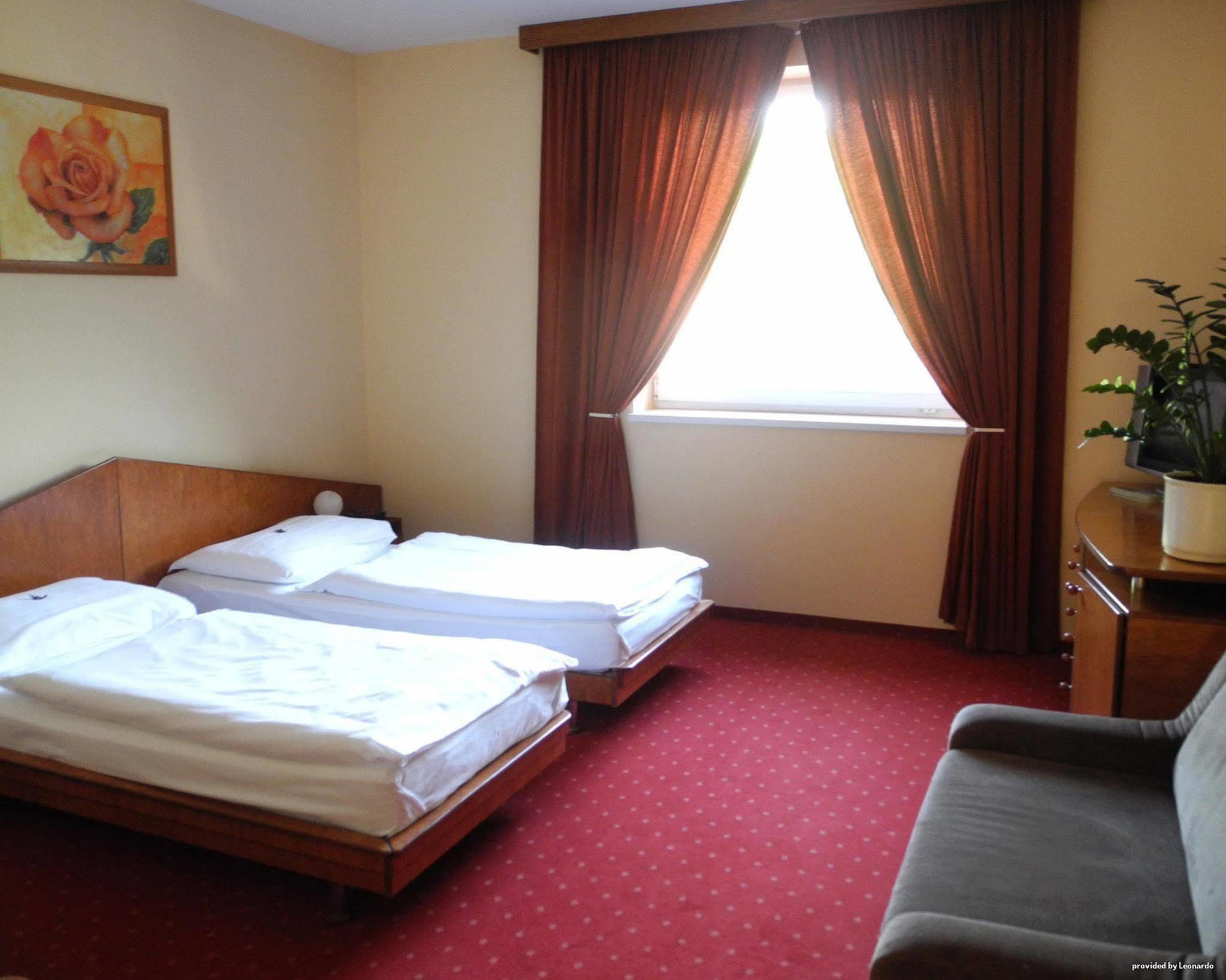 Hotel West Bratysława Pokój zdjęcie