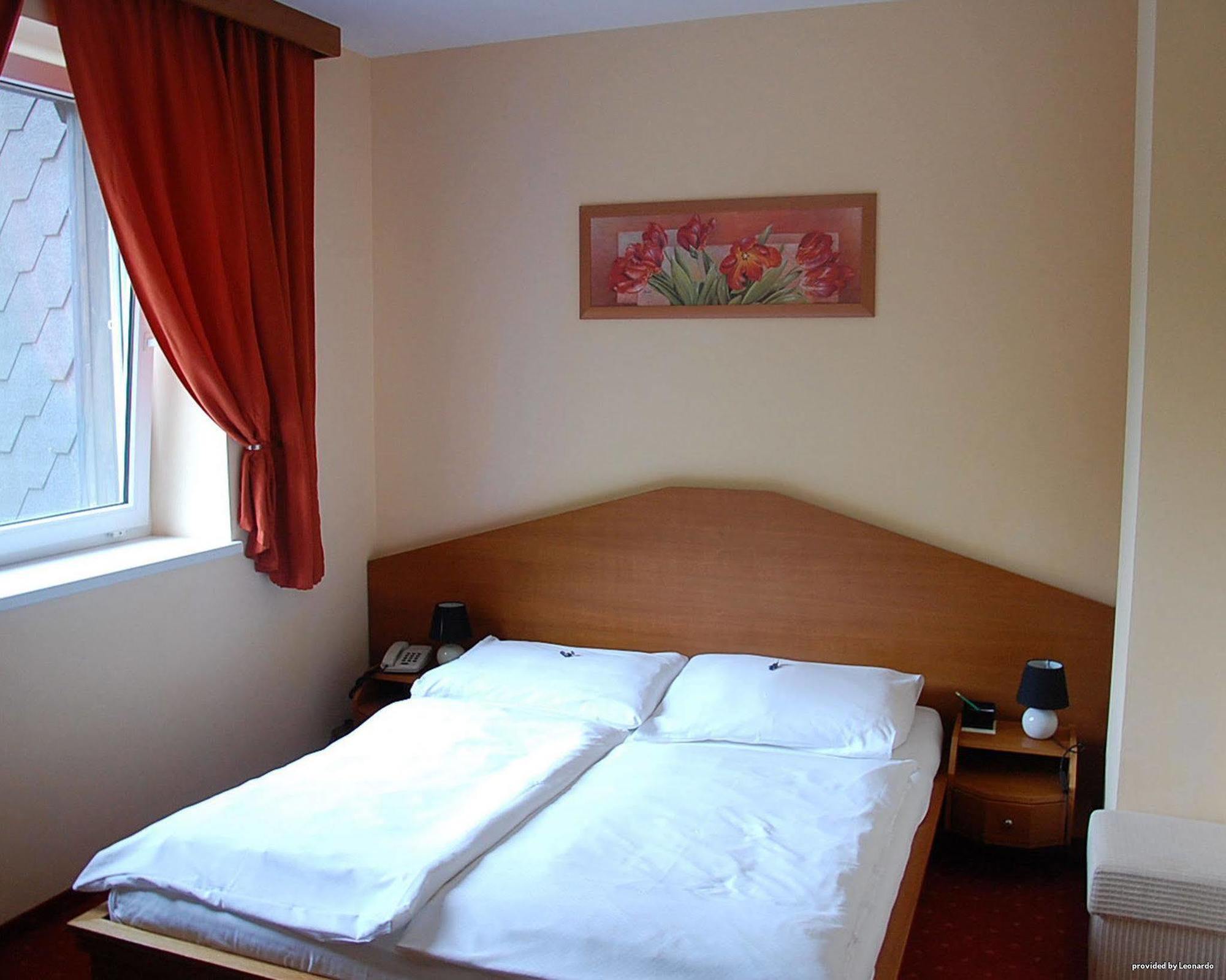 Hotel West Bratysława Pokój zdjęcie